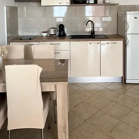 Dobrila - One Bedroom With Terrace - A1 Apartment Jelsa (Hvar)
