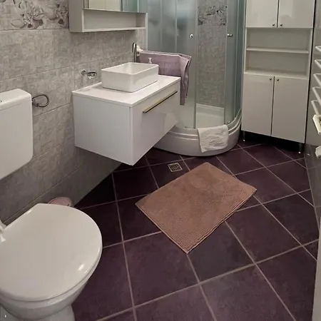 Appartamento Dobrila - One Bedroom With Terrace - A1 *